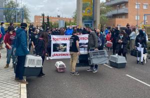 Concentración en Barcelona para pedir el rescate de los animales de Vivotecnia