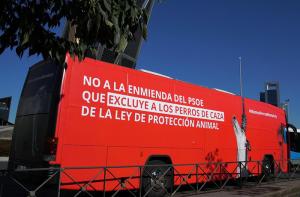 Ms de cien entidades nos movilizamos con un autobs rotulado contra la enmienda del PSOE